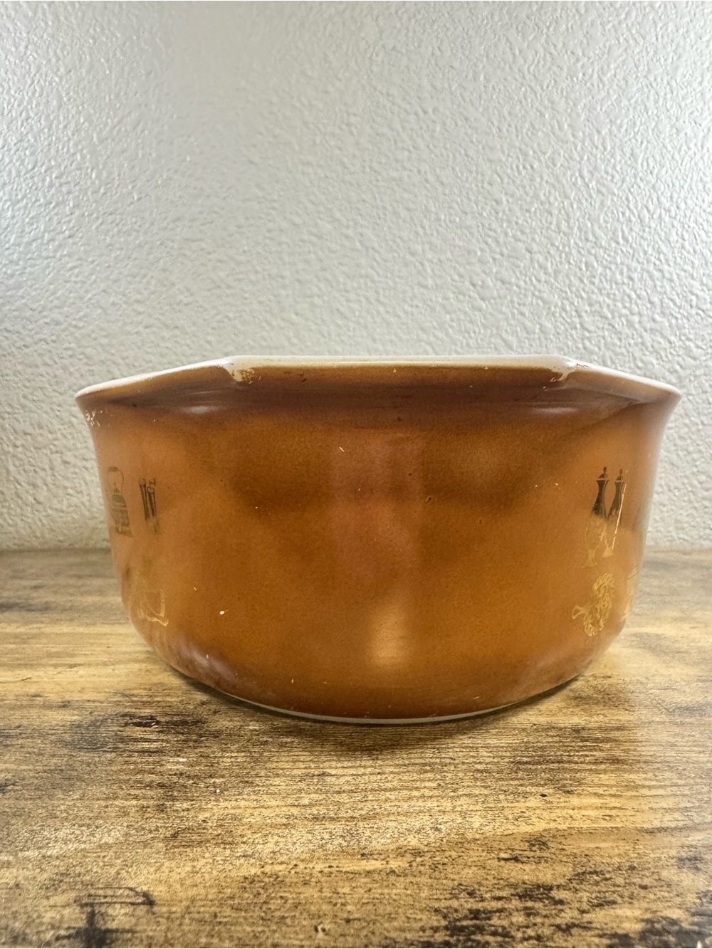 Pyrex Brown Glass Casserole with Gold Motif - Picture 5 of 8